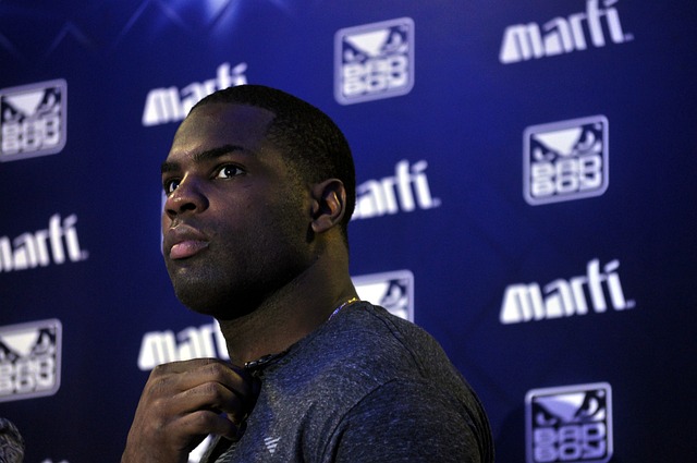 曼联VS富勒姆：曼联晋级的可能性更大，但的确不排除加时或点球.